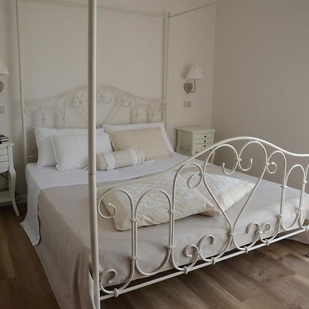 קרביה Hotel Monique מראה חיצוני תמונה