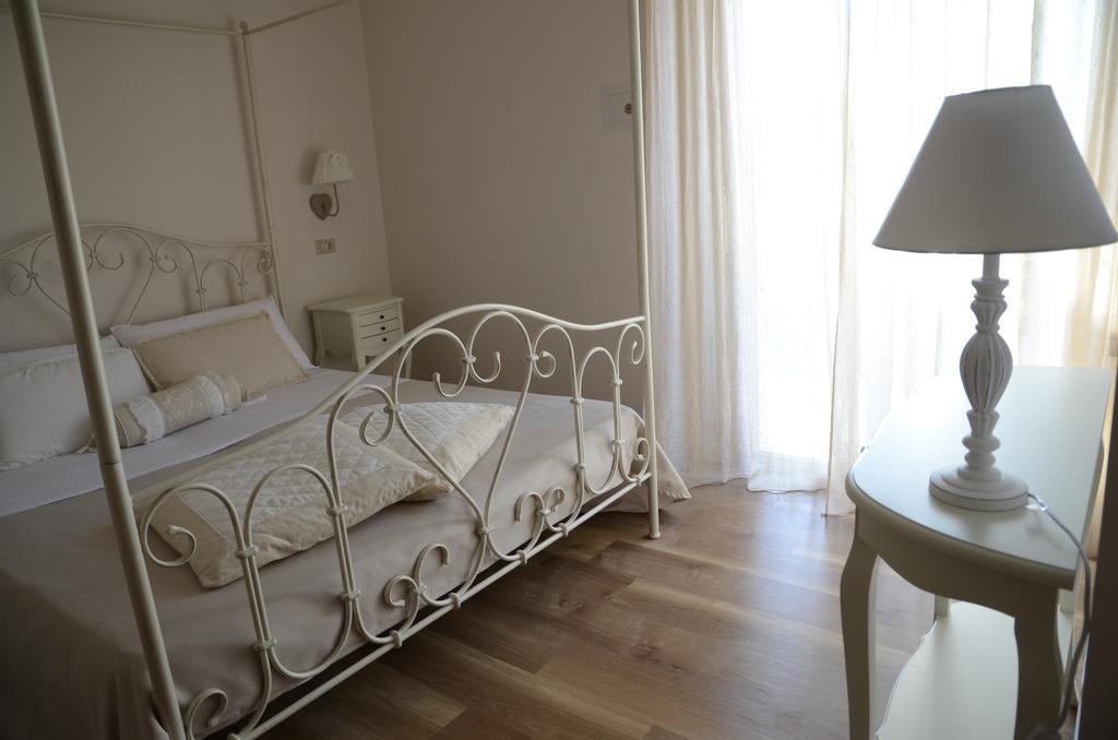 קרביה Hotel Monique מראה חיצוני תמונה