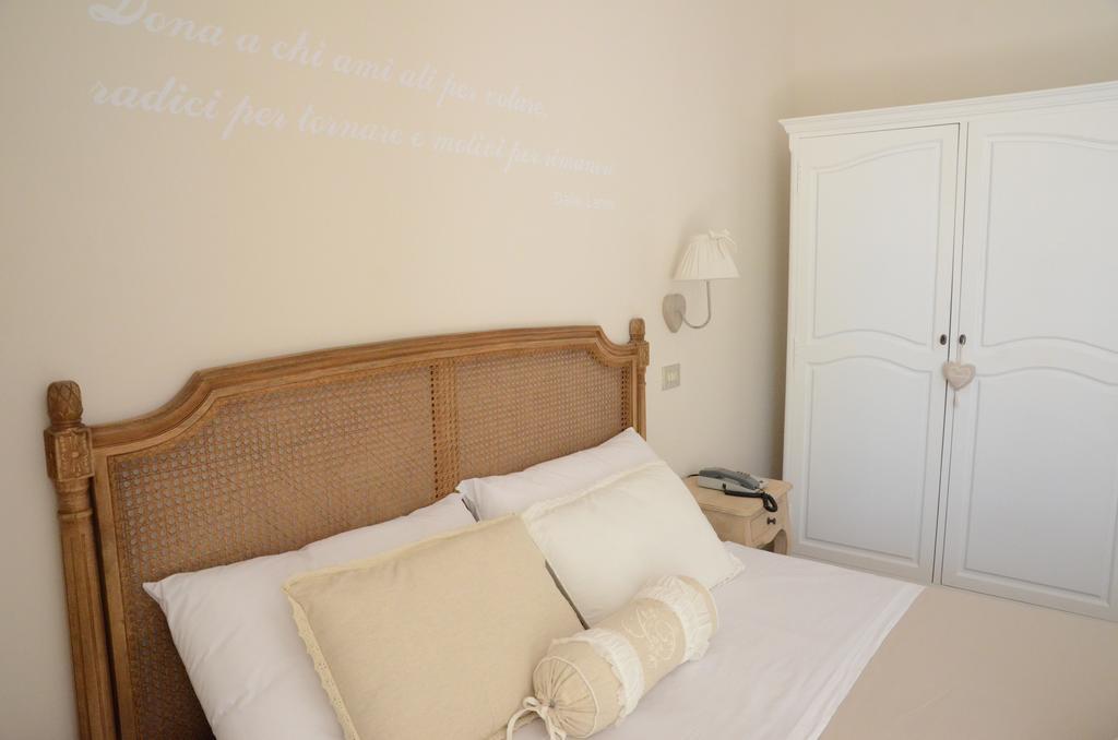 קרביה Hotel Monique חדר תמונה