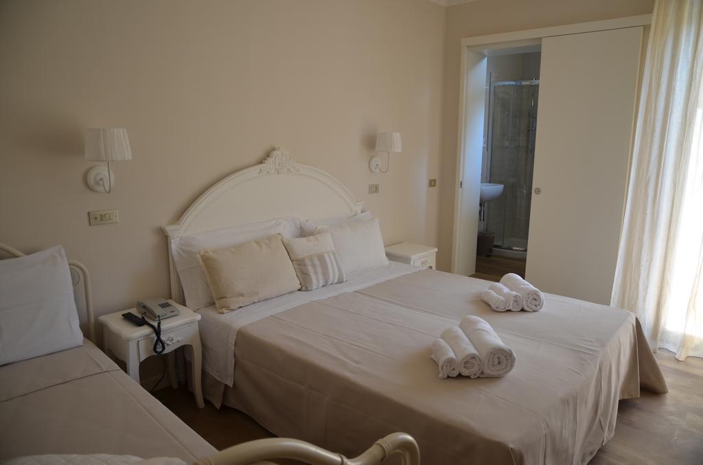 קרביה Hotel Monique מראה חיצוני תמונה