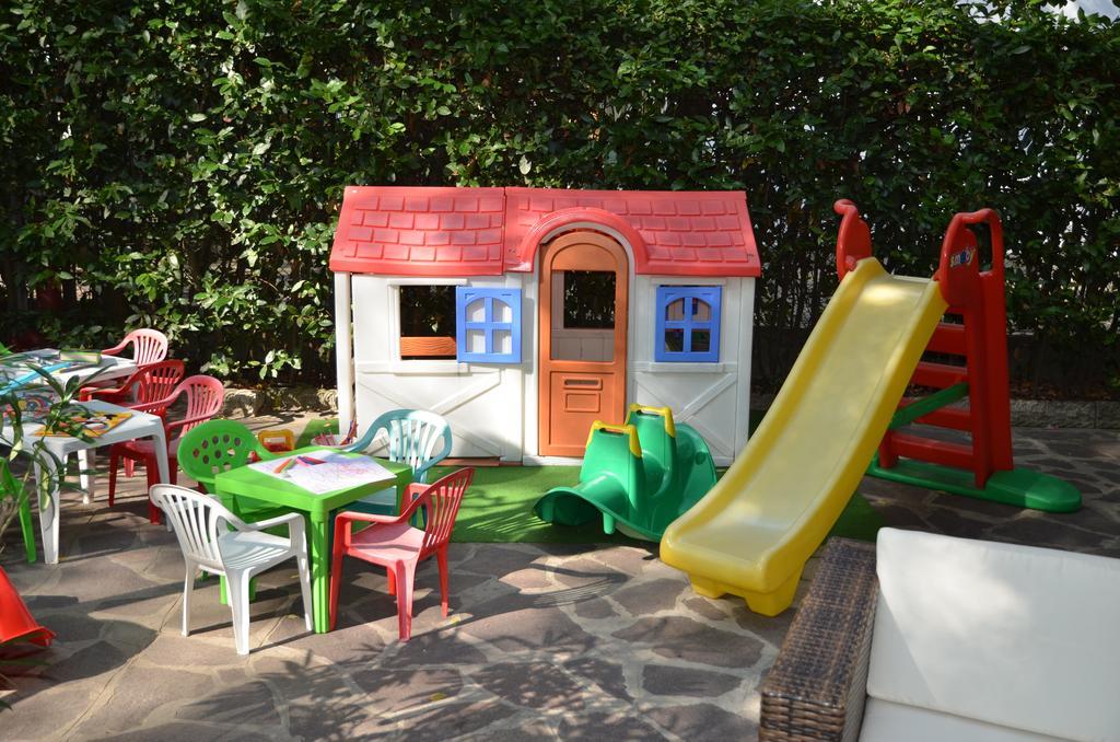 קרביה Hotel Monique מראה חיצוני תמונה