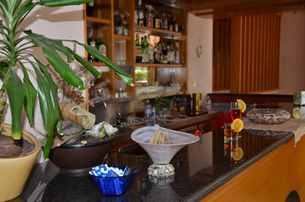 קרביה Hotel Monique מראה חיצוני תמונה