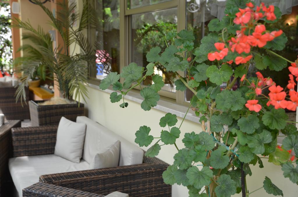 קרביה Hotel Monique מראה חיצוני תמונה