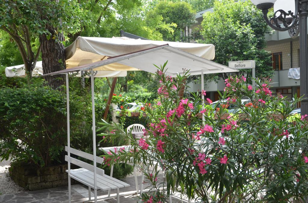 קרביה Hotel Monique מראה חיצוני תמונה