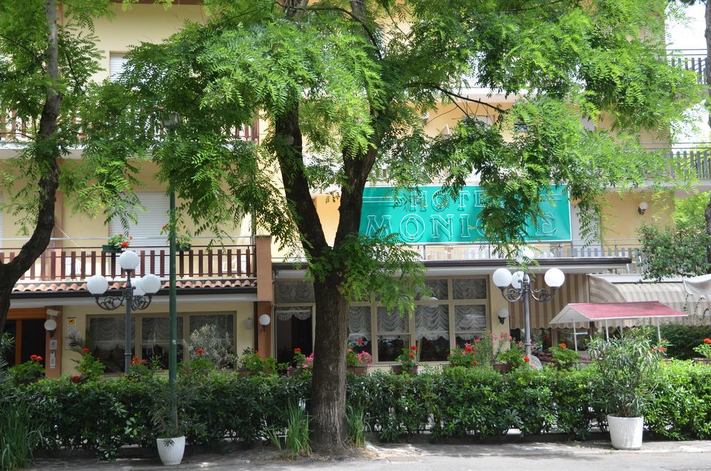 קרביה Hotel Monique מראה חיצוני תמונה