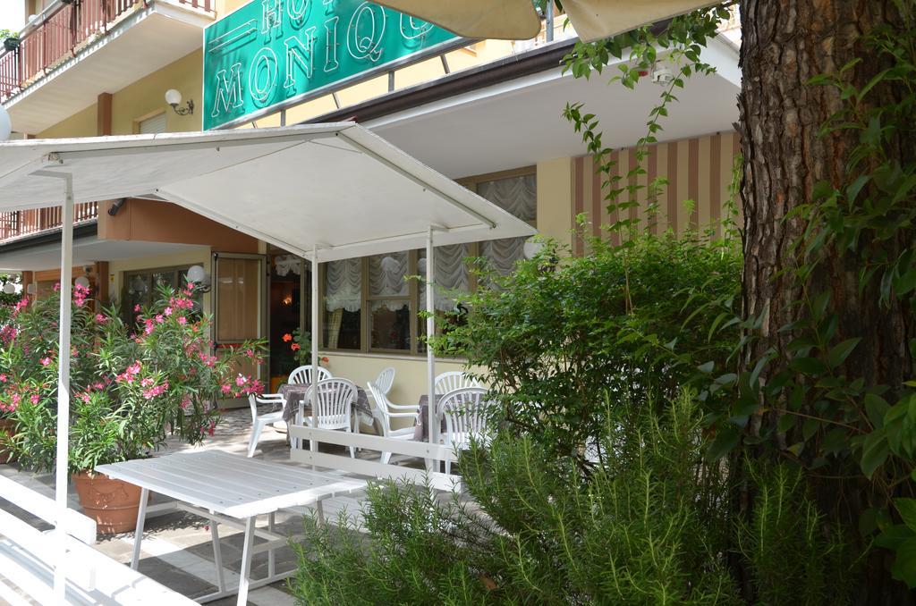קרביה Hotel Monique מראה חיצוני תמונה