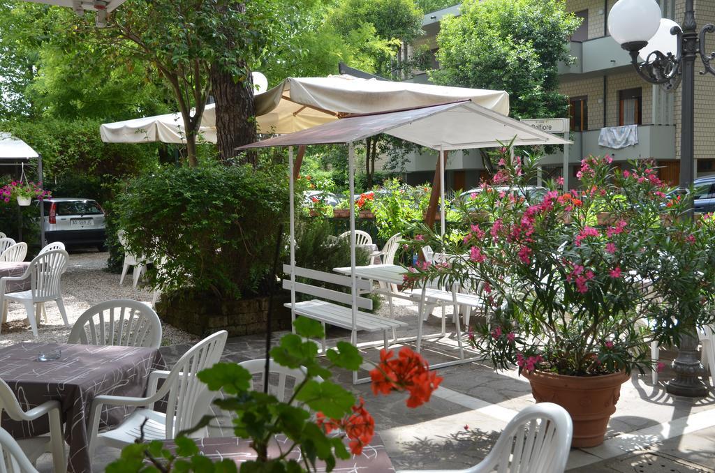 קרביה Hotel Monique מראה חיצוני תמונה