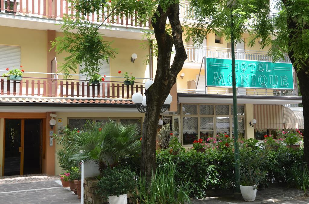 קרביה Hotel Monique מראה חיצוני תמונה