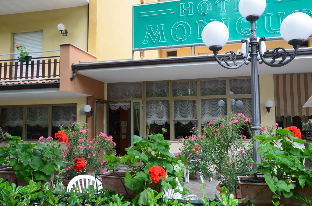קרביה Hotel Monique מראה חיצוני תמונה