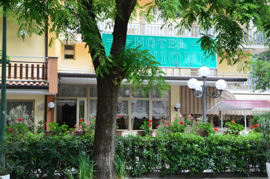 קרביה Hotel Monique מראה חיצוני תמונה