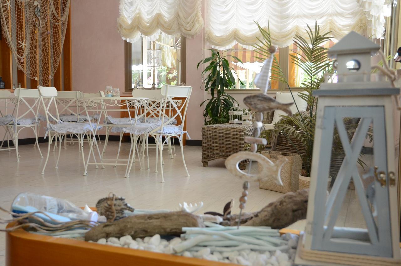 קרביה Hotel Monique מראה חיצוני תמונה