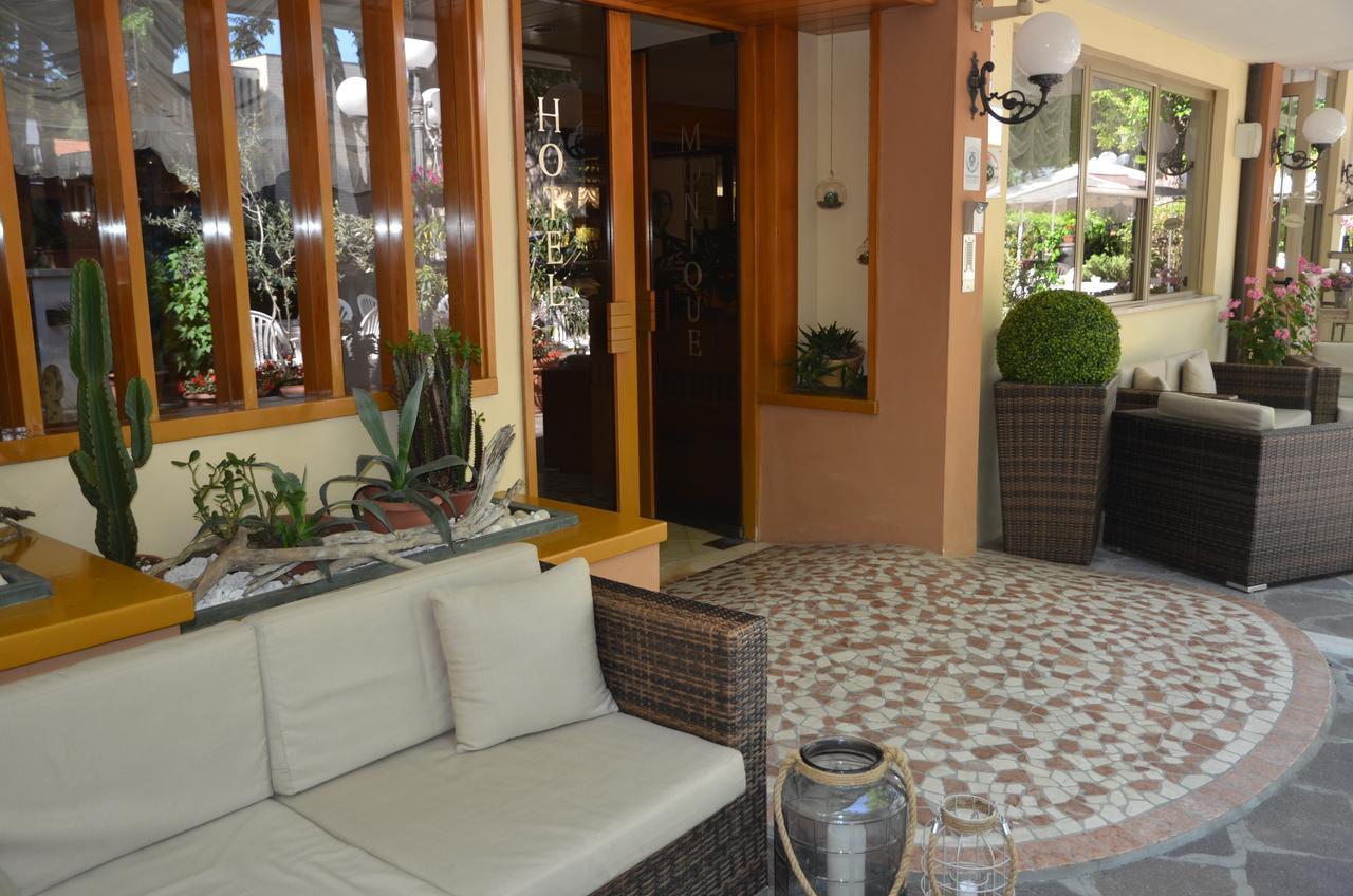 קרביה Hotel Monique מראה חיצוני תמונה