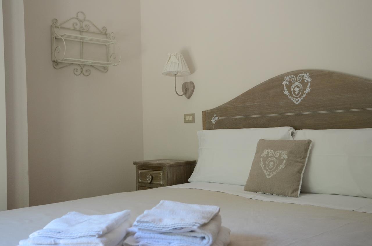 קרביה Hotel Monique מראה חיצוני תמונה