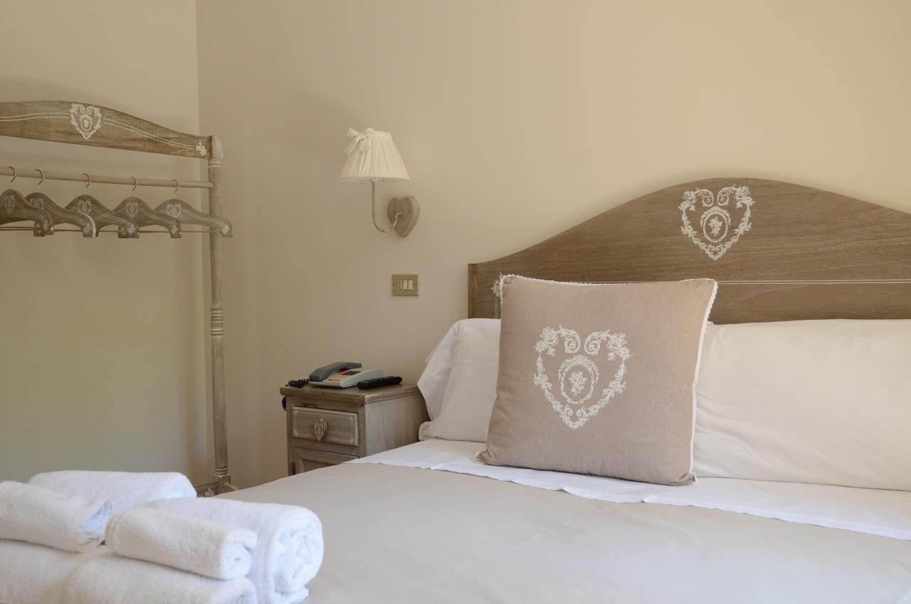 קרביה Hotel Monique מראה חיצוני תמונה