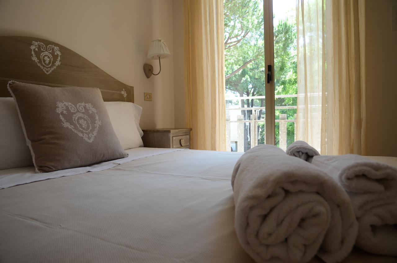 קרביה Hotel Monique מראה חיצוני תמונה