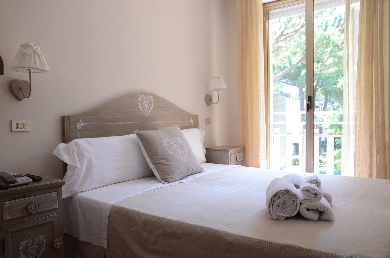 קרביה Hotel Monique מראה חיצוני תמונה